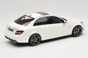Mercedes C63 AMG W204 Diamond White GT Spirit 1:18 GT928 Смола — снимка 2 от 6