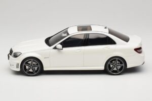 Mercedes C63 AMG W204 Diamond White GT Spirit 1:18 GT928 Смола — снимка 3 от 6