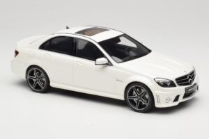 Mercedes C63 AMG W204 Diamond White GT Spirit 1:18 GT928 Смола — снимка 4 от 6