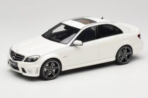 Mercedes C63 AMG W204 Diamond White GT Spirit 1:18 GT928 Смола