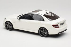 Mercedes C63 AMG W204 Diamond White GT Spirit 1:18 GT928 Смола — снимка 5 от 6