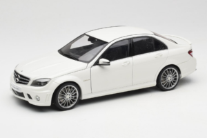 Mercedes AMG C63 W204 Бял AUTOart 1:18 72674-R1 Метал