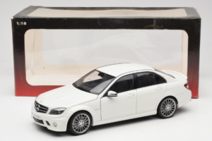 Mercedes AMG C63 W204 Бял AUTOart 1:18 72674-R1 Метал — снимка 8 от 8