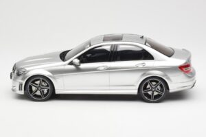 Mercedes C63 AMG W204 Сребрист GT Spirit 1:18 GT462 Смола — снимка 3 от 6