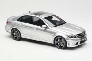 Mercedes C63 AMG W204 Сребрист GT Spirit 1:18 GT462 Смола — снимка 4 от 6