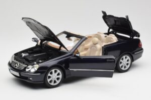 Mercedes CLK 500 W209 Кабриолет Тъмносин Металик Kyosho 1:18 B66962174 Метал — снимка 2 от 9