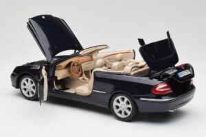 Mercedes CLK 500 W209 Кабриолет Тъмносин Металик Kyosho 1:18 B66962174 Метал — снимка 6 от 9