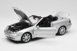Mercedes CLK 500 Кабриолет Elegance A209 Сребърен Kyosho 1:18 B66962172 Метал — снимка 2 от 8