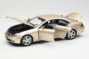 Mercedes CLS C219 Светло Бежово Злато Kyosho 1:18 08401LBE Метал — снимка 2 от 8