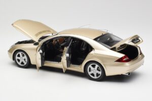 Mercedes CLS C219 Светло Бежово Злато Kyosho 1:18 08401LBE Метал — снимка 5 от 8