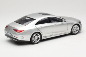 Mercedes CLS C257 Сребрист Norev 1:18 183489 Метал — снимка 3 от 8