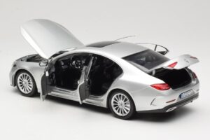Mercedes CLS C257 Сребрист Norev 1:18 183489 Метал — снимка 5 от 8