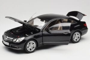 Mercedes E-Class Coupe C207 Obsidian Black Metallic Norev 1:18 B66962418 Метал — снимка 2 от 8