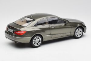 Mercedes E-Class Coupe C207 Titanite Сив Металик Minichamps 1:18 B66962419 Метал — снимка 3 от 8