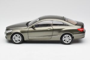 Mercedes E-Class Coupe C207 Titanite Сив Металик Minichamps 1:18 B66962419 Метал — снимка 4 от 8
