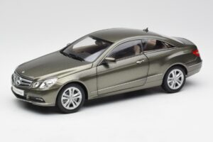 Mercedes E-Class Coupe C207 Titanite Сив Металик Minichamps 1:18 B66962419 Метал
