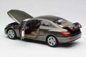 Mercedes E-Class Coupe C207 Titanite Сив Металик Minichamps 1:18 B66962419 Метал — снимка 5 от 8