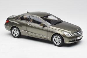 Mercedes E-Class Coupe C207 Titanite Сив Металик Minichamps 1:18 B66962419 Метал — снимка 6 от 8