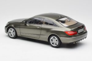 Mercedes E-Class Coupe C207 Titanite Сив Металик Minichamps 1:18 B66962419 Метал — снимка 7 от 8