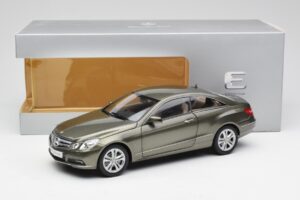 Mercedes E-Class Coupe C207 Titanite Сив Металик Minichamps 1:18 B66962419 Метал — снимка 8 от 8