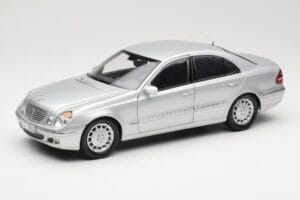 Mercedes E-Class W211 Сребрист Kyosho 1:18 B66962146 Метал