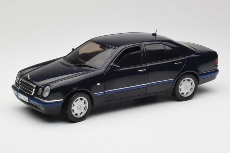 Mercedes E-Class W210 E320 Черен Sun Star 1:18 1151 Метал