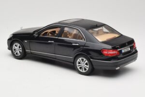 Mercedes E-Class W211 Черен Maisto 1:18 31172 Метал — снимка 7 от 8