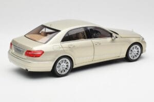 Mercedes E-Class W212 Elegance Pearl Бежово Металик Minichamps 1:18 B66960215 Метал — снимка 3 от 8