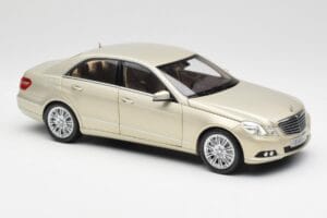 Mercedes E-Class W212 Elegance Pearl Бежово Металик Minichamps 1:18 B66960215 Метал — снимка 6 от 8