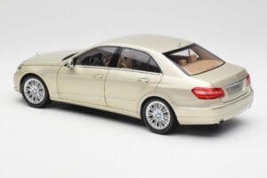 Mercedes E-Class W212 Elegance Pearl Бежово Металик Minichamps 1:18 B66960215 Метал — снимка 7 от 8