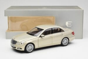 Mercedes E-Class W212 Elegance Pearl Бежово Металик Minichamps 1:18 B66960215 Метал — снимка 8 от 8