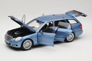 Mercedes E-Class W212 Estate Indigolith Metallic Blue Minichamps 1:18 B66962449 Метал — снимка 2 от 8