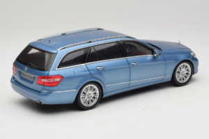 Mercedes E-Class W212 Estate Indigolith Metallic Blue Minichamps 1:18 B66962449 Метал — снимка 3 от 8