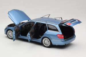 Mercedes E-Class W212 Estate Indigolith Metallic Blue Minichamps 1:18 B66962449 Метал — снимка 5 от 8