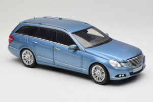 Mercedes E-Class W212 Estate Indigolith Metallic Blue Minichamps 1:18 B66962449 Метал — снимка 6 от 8