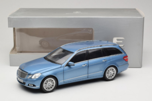 Mercedes E-Class W212 Estate Indigolith Metallic Blue Minichamps 1:18 B66962449 Метал — снимка 8 от 8
