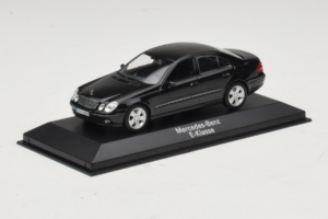 Mercedes E-Class W211 Черен Minichamps 1:43 B66961950 Метал — снимка 2 от 4