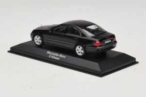 Mercedes E-Class W211 Черен Minichamps 1:43 B66961950 Метал — снимка 3 от 4
