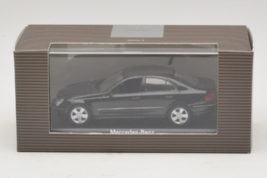 Mercedes E-Class W211 Черен Minichamps 1:43 B66961950 Метал — снимка 4 от 4