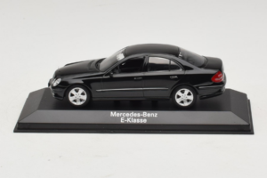 Mercedes E-Class W211 Черен Minichamps 1:43 B66961950 Метал