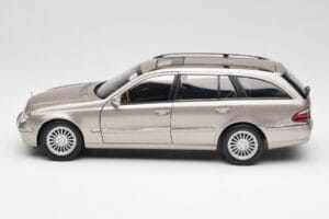 Mercedes E320 CDI W210 Комби Cubanite Сребрист Kyosho 1:18 B66962188 Метал — снимка 4 от 8