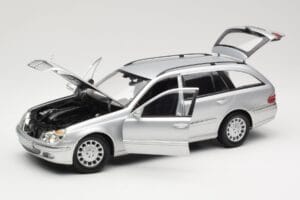 Mercedes E320 T-Modell S210 Elegance Сребрист Kyosho 1:18 B66962166 Метал — снимка 2 от 8