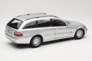 Mercedes E320 T-Modell S210 Elegance Сребрист Kyosho 1:18 B66962166 Метал — снимка 3 от 8