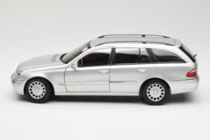 Mercedes E320 T-Modell S210 Elegance Сребрист Kyosho 1:18 B66962166 Метал — снимка 4 от 8