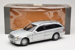 Mercedes E320 T-Modell S210 Elegance Сребрист Kyosho 1:18 B66962166 Метал — снимка 8 от 8