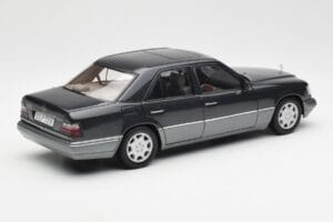 Mercedes E320 W124 Nautik Синьо Металик Dealer Edition AUTOart 1:18 B66040508 Метал — снимка 3 от 8