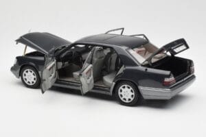 Mercedes E320 W124 Nautik Синьо Металик Dealer Edition AUTOart 1:18 B66040508 Метал — снимка 5 от 8
