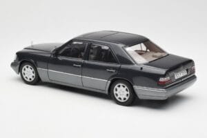 Mercedes E320 W124 Nautik Синьо Металик Dealer Edition AUTOart 1:18 B66040508 Метал — снимка 7 от 8
