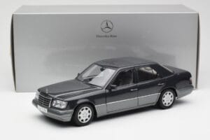 Mercedes E320 W124 Nautik Синьо Металик Dealer Edition AUTOart 1:18 B66040508 Метал — снимка 8 от 8