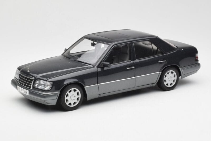 Mercedes E320 W124 Nautik Синьо Металик Dealer Edition AUTOart 1:18 B66040508 Метал